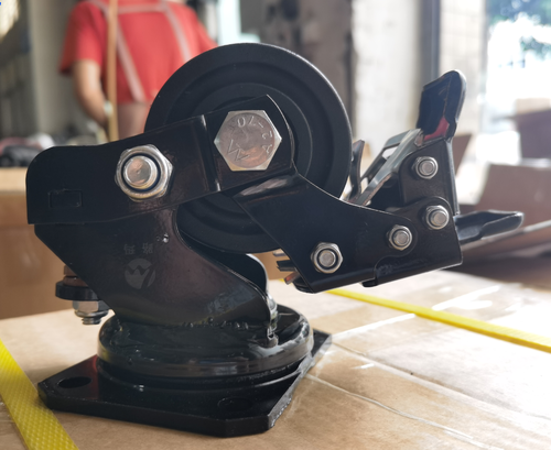 Último Blog da Empresa Sobre baixo-cg-versus-padrão-rollers-que-é-mais-seguro-para-pesado-carrinho